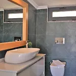 Luxury 5 Bedroom With Heated Infinity Pool & Amazing Sea Views *
