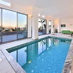 Luxury 5 Bedroom With Heated Infinity Pool & Amazing Sea Views *