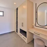 Luxury 5 Bedroom With Heated Infinity Pool & Amazing Sea Views Villa *