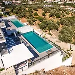 Luxury 5 Bedroom With Heated Infinity Pool & Amazing Sea Views