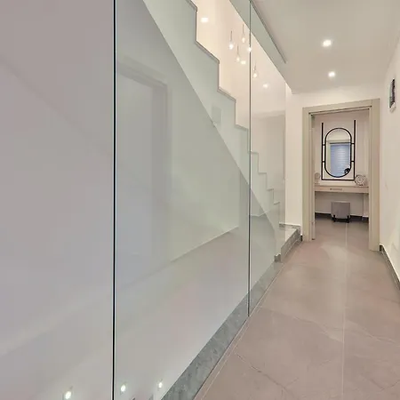 Luxury 5 Bedroom With Heated Infinity Pool & Amazing Sea Views Villa