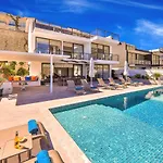 Luxury 5 Bedroom With Heated Infinity Pool & Amazing Sea Views Villa *