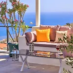 Luxury 5 Bedroom With Heated Infinity Pool & Amazing Sea Views *