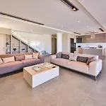 Luxury 5 Bedroom With Heated Infinity Pool & Amazing Sea Views Villa *