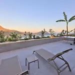 Luxury 5 Bedroom With Heated Infinity Pool & Amazing Sea Views Villa *