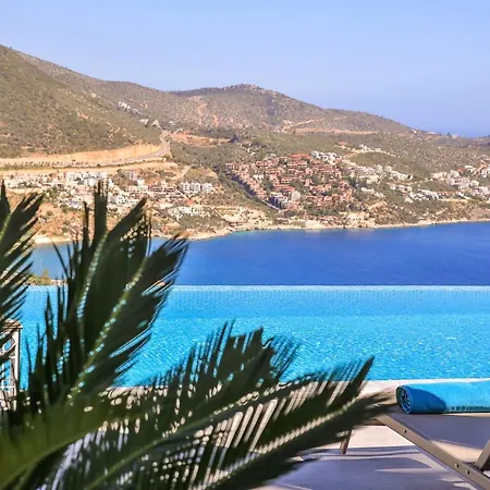 Luxury 5 Bedroom With Heated Infinity Pool & Amazing Sea Views Villa *