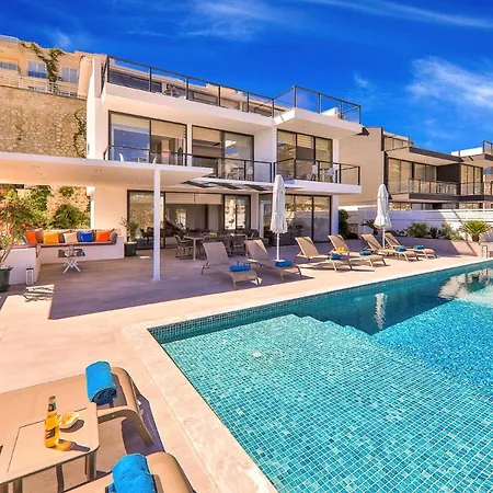 Luxury 5 Bedroom With Heated Infinity Pool & Amazing Sea Views ヴィラ *