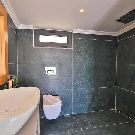 Luxury 5 Bedroom With Heated Infinity Pool & Amazing Sea Views וילה קס