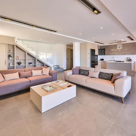 Luxury 5 Bedroom With Heated Infinity Pool & Amazing Sea Views ヴィラ *