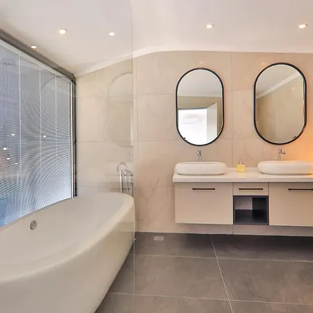 Luxury 5 Bedroom With Heated Infinity Pool & Amazing Sea Views