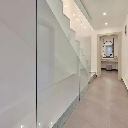 Luxury 5 Bedroom With Heated Infinity Pool & Amazing Sea Views Villa