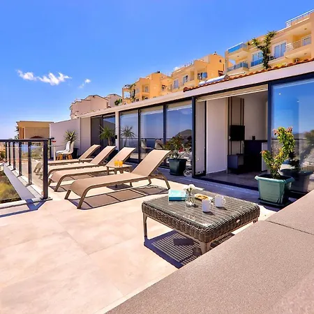 Luxury 5 Bedroom With Heated Infinity Pool & Amazing Sea Views וילה קס