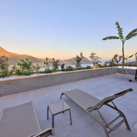 Luxury 5 Bedroom With Heated Infinity Pool & Amazing Sea Views וילה *