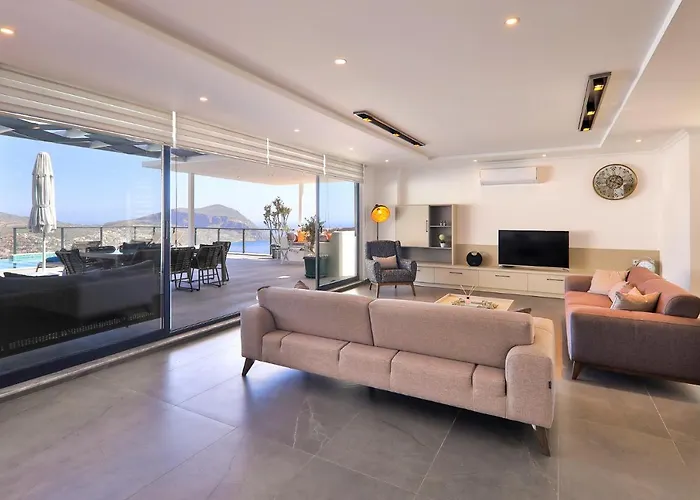 Luxury 5 Bedroom With Heated Infinity Pool & Amazing Sea Views Villa *