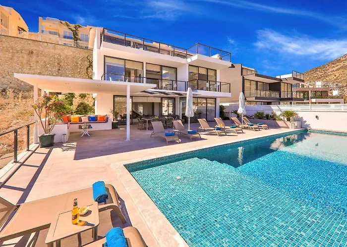 Luxury 5 Bedroom With Heated Infinity Pool & Amazing Sea Views Villa *
