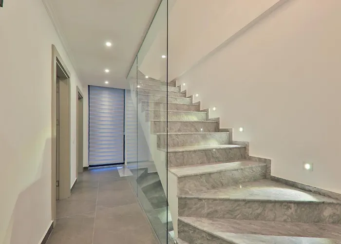 Luxury 5 Bedroom With Heated Infinity Pool & Amazing Sea Views Villa *