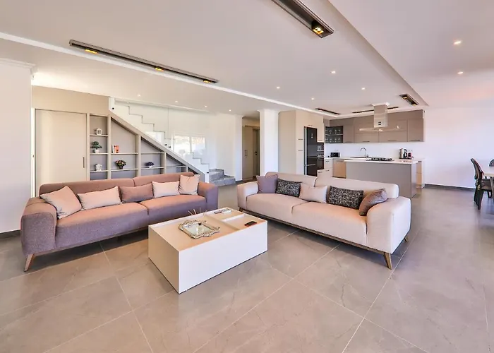 Luxury 5 Bedroom With Heated Infinity Pool & Amazing Sea Views Villa *