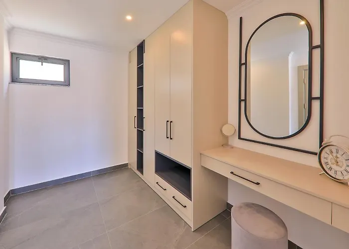 Luxury 5 Bedroom With Heated Infinity Pool & Amazing Sea Views Villa *