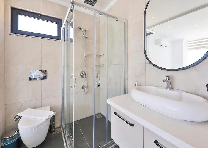 Villa Luxury 5 Bedroom With Heated Infinity Pool & Amazing Sea Views *