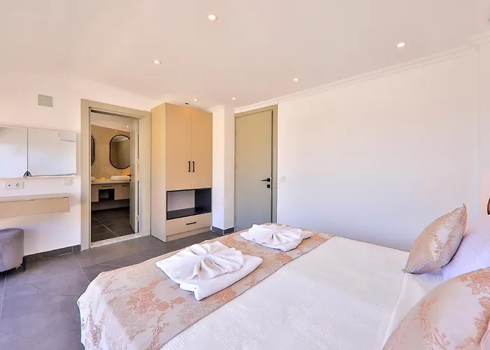 Luxury 5 Bedroom With Heated Infinity Pool & Amazing Sea Views Kas