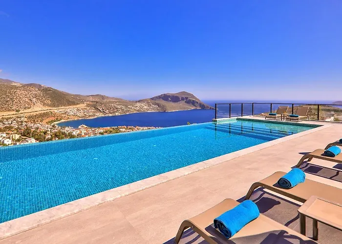 Luxury 5 Bedroom With Heated Infinity Pool & Amazing Sea Views *