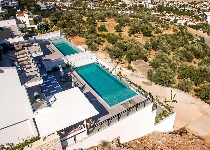 Luxury 5 Bedroom With Heated Infinity Pool & Amazing Sea Views