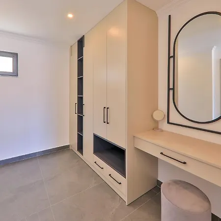 Luxury 5 Bedroom With Heated Infinity Pool & Amazing Sea Views Villa *