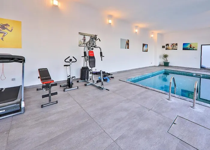 Vila Luxury 5 Bedroom With Heated Infinity Pool & Amazing Sea Views