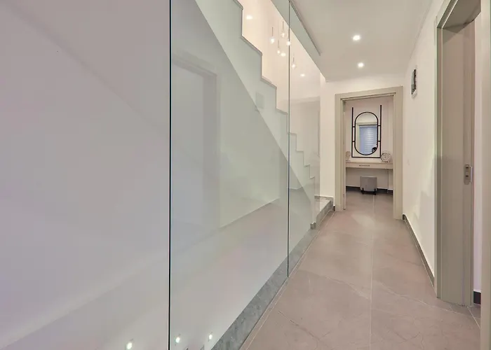 Luxury 5 Bedroom With Heated Infinity Pool & Amazing Sea Views Vila