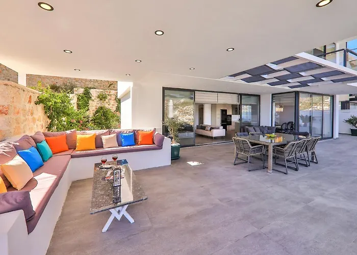 Luxury 5 Bedroom With Heated Infinity Pool & Amazing Sea Views